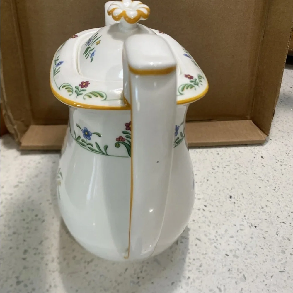 Wedgwood Charleston Coffee Pot‎ 1979-80 Discontinued